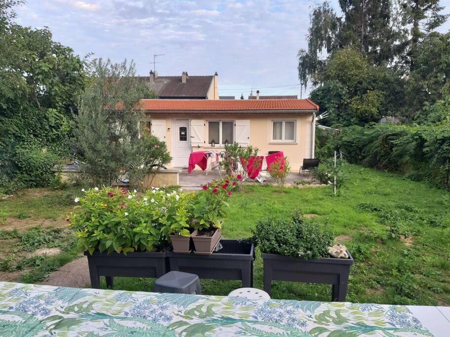 Appart T2 Proche Aeroport Roissy Apartment Tremblay-en-France Luaran gambar