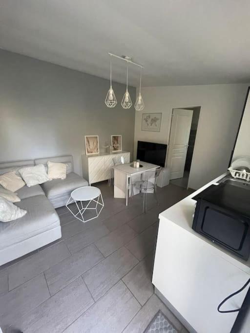 Appart T2 Proche Aeroport Roissy Apartment Tremblay-en-France Luaran gambar